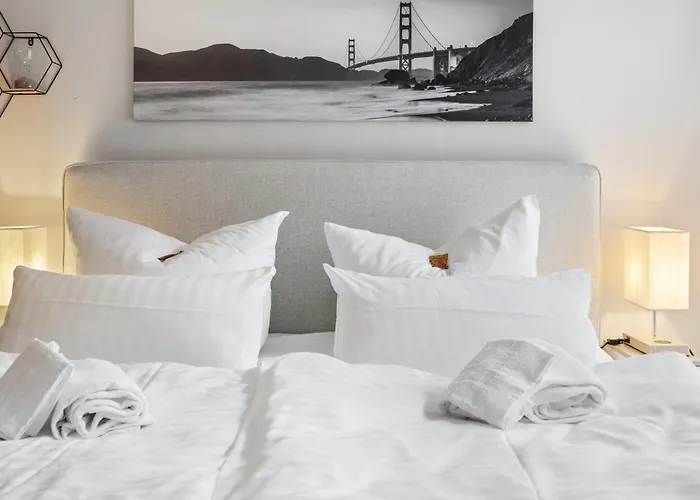 Tolles Design & Luxurioes, Super Komfortabel, 14 Min Koeln Zentrum Hürth